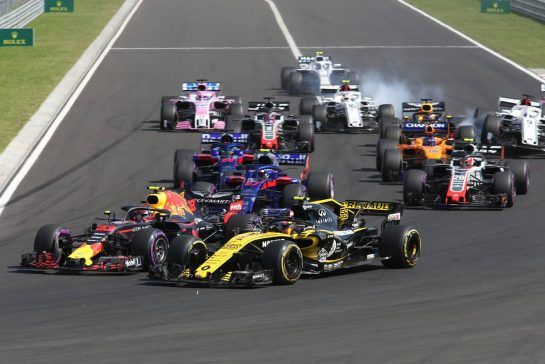 Carlos Sainz Jr (ESP) Renault F1 Team and Max Verstappen (NLD) Red Bull Racing 
29.07.2018. Formula 1 World Championship, Rd 12, Hungarian Grand Prix, Budapest, Hungary, Race Day.
- www.xpbimages.com, EMail: requests@xpbimages.com - copy of publication required for printed pictures. Every used picture is fee-liable. © Copyright: Charniaux / XPB Images