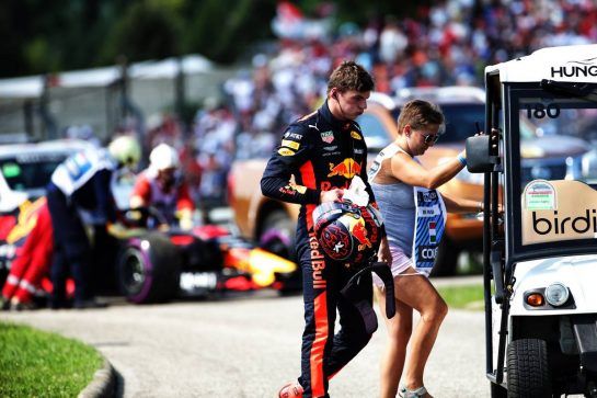 Max Verstappen (NLD) Red Bull Racing RB14 retired from the race.
29.07.2018. Formula 1 World Championship, Rd 12, Hungarian Grand Prix, Budapest, Hungary, Race Day.
- www.xpbimages.com, EMail: requests@xpbimages.com - copy of publication required for printed pictures. Every used picture is fee-liable. © Copyright: Bearne / XPB Images