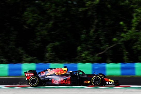 Daniel Ricciardo (AUS) Red Bull Racing RB14.
31.07.2018. Formula 1 Testing, Budapest, Hungary.
- www.xpbimages.com, EMail: requests@xpbimages.com - copy of publication required for printed pictures. Every used picture is fee-liable. © Copyright: Moy / XPB Images