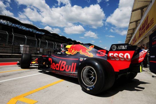 Daniel Ricciardo (AUS) Red Bull Racing RB14.
31.07.2018. Formula 1 Testing, Budapest, Hungary.
- www.xpbimages.com, EMail: requests@xpbimages.com - copy of publication required for printed pictures. Every used picture is fee-liable. © Copyright: Moy / XPB Images