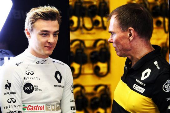 (L to R): Artem Markelov (RUS) Renault Sport F1 Team Test and Development Driver with Alan Permane (GBR) Renault Sport F1 Team Trackside Operations Director.
01.08.2018. Formula 1 Testing, Budapest, Hungary.
- www.xpbimages.com, EMail: requests@xpbimages.com - copy of publication required for printed pictures. Every used picture is fee-liable. © Copyright: Charniaux / XPB Images