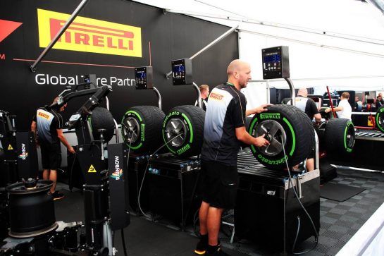 Pirelli tyre engineers.
23.08.2018. Formula 1 World Championship, Rd 13, Belgian Grand Prix, Spa Francorchamps, Belgium, Preparation Day.
- www.xpbimages.com, EMail: requests@xpbimages.com - copy of publication required for printed pictures. Every used picture is fee-liable. © Copyright: Photo4 / XPB Images