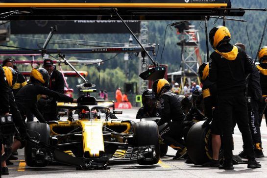 Carlos Sainz Jr (ESP) Renault Sport F1 Team RS18 practices a pit stop.
25.08.2018. Formula 1 World Championship, Rd 13, Belgian Grand Prix, Spa Francorchamps, Belgium, Qualifying Day.
- www.xpbimages.com, EMail: requests@xpbimages.com - copy of publication required for printed pictures. Every used picture is fee-liable. © Copyright: Batchelor / XPB Images