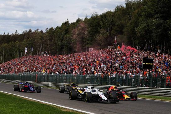 Lance Stroll (CDN) Williams FW41 and Daniel Ricciardo (AUS) Red Bull Racing RB14 at the start of the race
26.08.2018. Formula 1 World Championship, Rd 13, Belgian Grand Prix, Spa Francorchamps, Belgium, Race Day.
- www.xpbimages.com, EMail: requests@xpbimages.com - copy of publication required for printed pictures. Every used picture is fee-liable. © Copyright: Moy / XPB Images