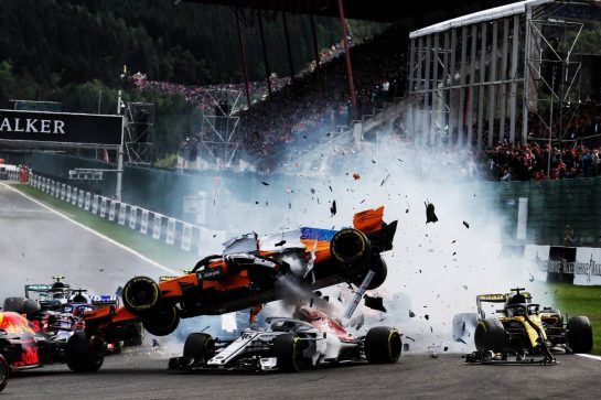 Fernando Alonso (ESP) McLaren MCL33 crashes at the start of the race.
26.08.2018. Formula 1 World Championship, Rd 13, Belgian Grand Prix, Spa Francorchamps, Belgium, Race Day.
- www.xpbimages.com, EMail: requests@xpbimages.com - copy of publication required for printed pictures. Every used picture is fee-liable. © Copyright: Charniaux / XPB Images