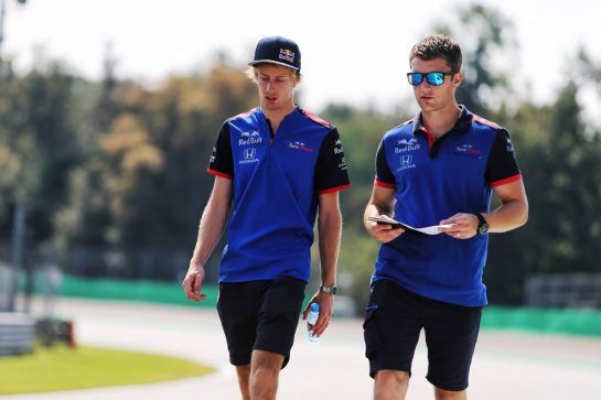 Brendon Hartley (NZL) Scuderia Toro Rosso walks the circuit with the team.
30.08.2018. Formula 1 World Championship, Rd 14, Italian Grand Prix, Monza, Italy, Preparation Day.
- www.xpbimages.com, EMail: requests@xpbimages.com - copy of publication required for printed pictures. Every used picture is fee-liable. © Copyright: Moy / XPB Images