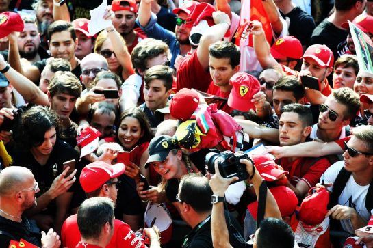 Sebastian Vettel (GER) Ferrari signs autographs for the fans.
30.08.2018. Formula 1 World Championship, Rd 14, Italian Grand Prix, Monza, Italy, Preparation Day.
- www.xpbimages.com, EMail: requests@xpbimages.com - copy of publication required for printed pictures. Every used picture is fee-liable. © Copyright: Batchelor / XPB Images