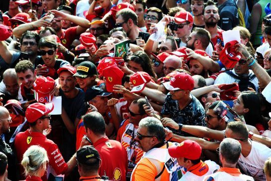 Sebastian Vettel (GER) Ferrari signs autographs for the fans.
30.08.2018. Formula 1 World Championship, Rd 14, Italian Grand Prix, Monza, Italy, Preparation Day.
- www.xpbimages.com, EMail: requests@xpbimages.com - copy of publication required for printed pictures. Every used picture is fee-liable. © Copyright: Batchelor / XPB Images