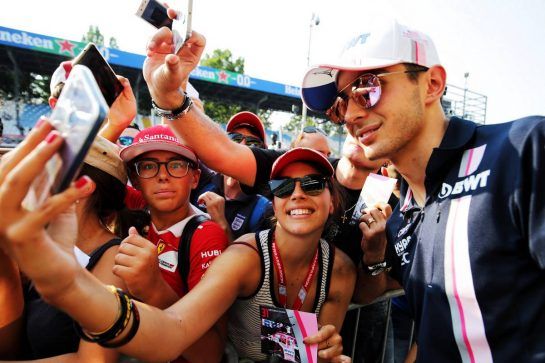 Esteban Ocon (FRA) Racing Point Force India F1 Team with fans.
30.08.2018. Formula 1 World Championship, Rd 14, Italian Grand Prix, Monza, Italy, Preparation Day.
- www.xpbimages.com, EMail: requests@xpbimages.com - copy of publication required for printed pictures. Every used picture is fee-liable. © Copyright: Moy / XPB Images