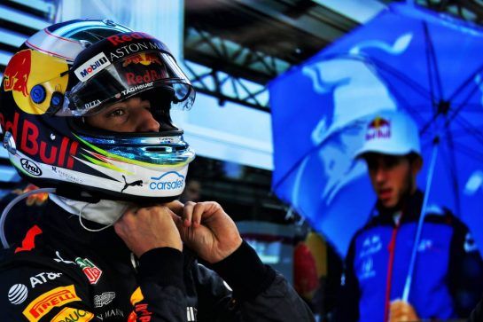 Daniel Ricciardo (AUS) Red Bull Racing with Pierre Gasly (FRA) Scuderia Toro Rosso on the television screen.
31.08.2018. Formula 1 World Championship, Rd 14, Italian Grand Prix, Monza, Italy, Practice Day.
- www.xpbimages.com, EMail: requests@xpbimages.com - copy of publication required for printed pictures. Every used picture is fee-liable. © Copyright: Batchelor / XPB Images