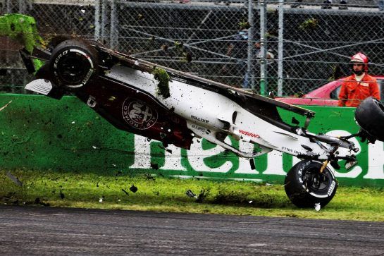 Marcus Ericsson (SWE) Sauber C37 crashed in the second practice session.
31.08.2018. Formula 1 World Championship, Rd 14, Italian Grand Prix, Monza, Italy, Practice Day.
- www.xpbimages.com, EMail: requests@xpbimages.com - copy of publication required for printed pictures. Every used picture is fee-liable. © Copyright: Moy / XPB Images