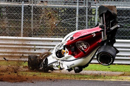 Marcus Ericsson (SWE) Sauber C37 crashed in the second practice session.
31.08.2018. Formula 1 World Championship, Rd 14, Italian Grand Prix, Monza, Italy, Practice Day.
- www.xpbimages.com, EMail: requests@xpbimages.com - copy of publication required for printed pictures. Every used picture is fee-liable. © Copyright: Moy / XPB Images