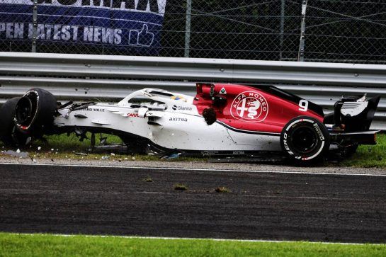 Marcus Ericsson (SWE) Sauber C37 crashed in the second practice session.
31.08.2018. Formula 1 World Championship, Rd 14, Italian Grand Prix, Monza, Italy, Practice Day.
- www.xpbimages.com, EMail: requests@xpbimages.com - copy of publication required for printed pictures. Every used picture is fee-liable. © Copyright: Moy / XPB Images