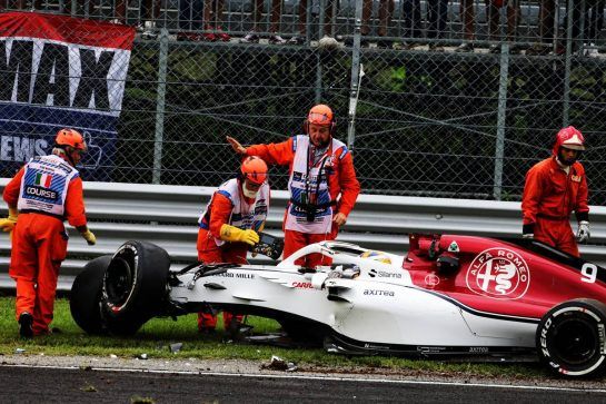 Marcus Ericsson (SWE) Sauber C37 crashed in the second practice session.
31.08.2018. Formula 1 World Championship, Rd 14, Italian Grand Prix, Monza, Italy, Practice Day.
- www.xpbimages.com, EMail: requests@xpbimages.com - copy of publication required for printed pictures. Every used picture is fee-liable. © Copyright: Moy / XPB Images