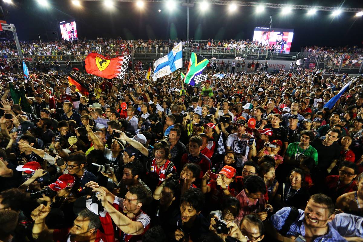 Singapore 2013: The crowd invade the circuit at the podium.