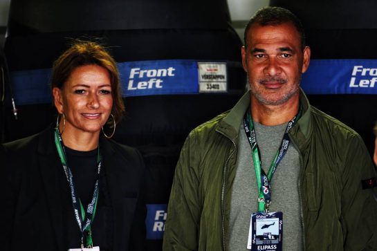 Ruud Gullit (NLD) Football Manager with his partner Karin de Rooij (NLD).
01.09.2018. Formula 1 World Championship, Rd 14, Italian Grand Prix, Monza, Italy, Qualifying Day.
- www.xpbimages.com, EMail: requests@xpbimages.com - copy of publication required for printed pictures. Every used picture is fee-liable. © Copyright: Batchelor / XPB Images