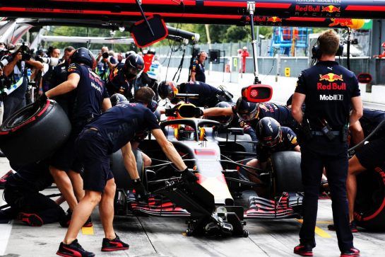 Daniel Ricciardo (AUS) Red Bull Racing RB14 practices a pit stop.
01.09.2018. Formula 1 World Championship, Rd 14, Italian Grand Prix, Monza, Italy, Qualifying Day.
- www.xpbimages.com, EMail: requests@xpbimages.com - copy of publication required for printed pictures. Every used picture is fee-liable. © Copyright: Batchelor / XPB Images