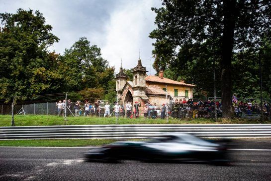 Valtteri Bottas (FIN) Mercedes AMG F1 W09.
01.09.2018. Formula 1 World Championship, Rd 14, Italian Grand Prix, Monza, Italy, Qualifying Day.
- www.xpbimages.com, EMail: requests@xpbimages.com - copy of publication required for printed pictures. Every used picture is fee-liable. © Copyright: Bearne / XPB Images