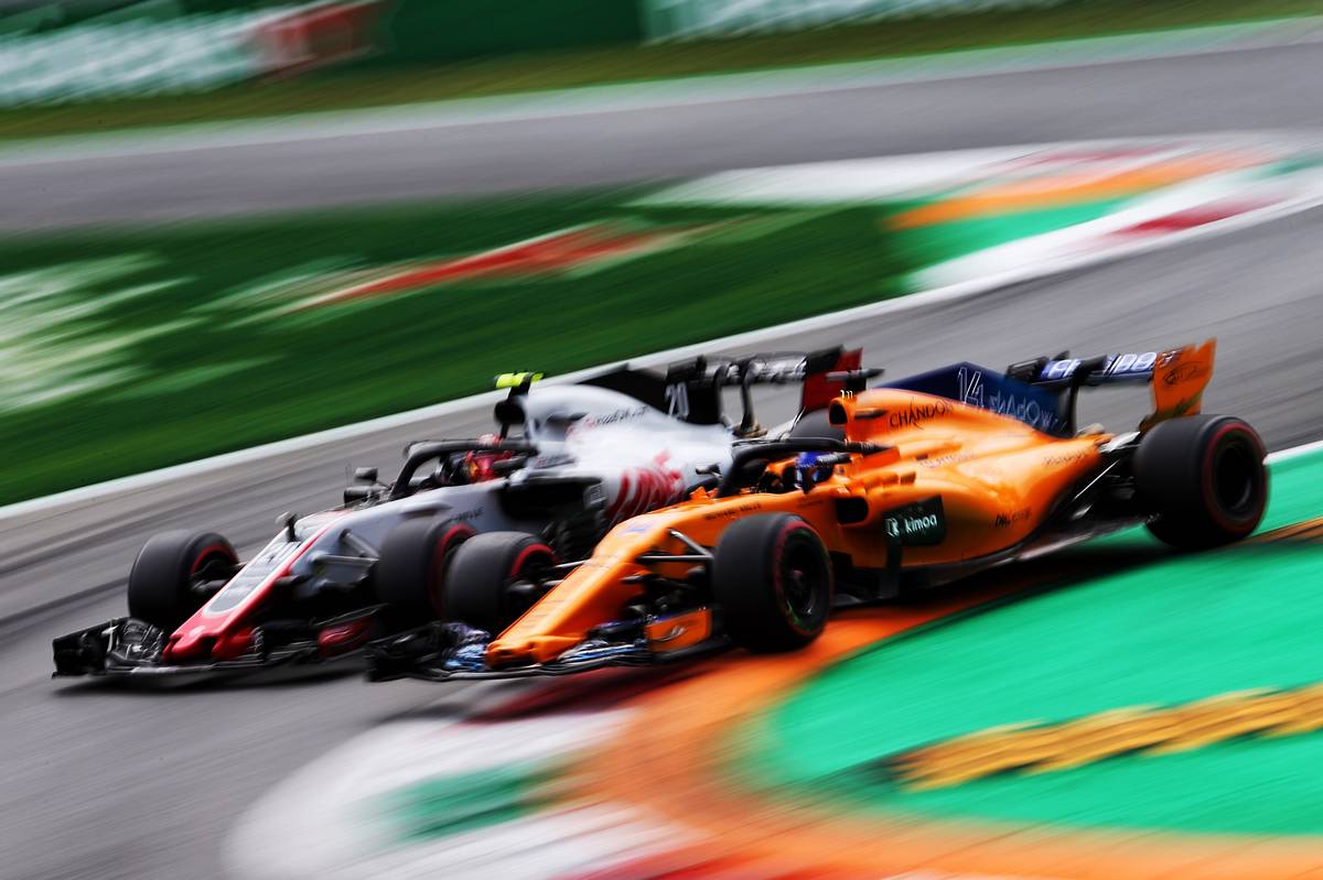 Kevin Magnussen (DEN) Haas VF-18 and Fernando Alonso (ESP) McLaren MCL33.