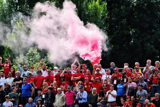 Kimi Raikkonen (FIN) Ferrari SF71H fans in the grandstand.
01.09.2018. Formula 1 World Championship, Rd 14, Italian Grand Prix, Monza, Italy, Qualifying Day.
- www.xpbimages.com, EMail: requests@xpbimages.com - copy of publication required for printed pictures. Every used picture is fee-liable. © Copyright: Moy / XPB Images