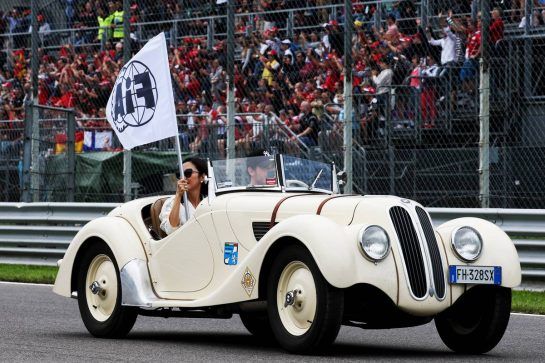 Michelle Yeoh (MAL) on the drivers parade.
02.09.2018. Formula 1 World Championship, Rd 14, Italian Grand Prix, Monza, Italy, Race Day.
- www.xpbimages.com, EMail: requests@xpbimages.com - copy of publication required for printed pictures. Every used picture is fee-liable. © Copyright: Batchelor / XPB Images
