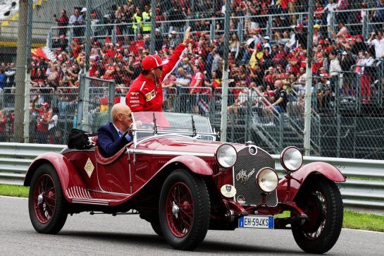 Kimi Raikkonen (FIN) Ferrari on the drivers parade.
02.09.2018. Formula 1 World Championship, Rd 14, Italian Grand Prix, Monza, Italy, Race Day.
- www.xpbimages.com, EMail: requests@xpbimages.com - copy of publication required for printed pictures. Every used picture is fee-liable. © Copyright: Batchelor / XPB Images
