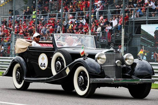 Lewis Hamilton (GBR) Mercedes AMG F1 on the drivers parade.
02.09.2018. Formula 1 World Championship, Rd 14, Italian Grand Prix, Monza, Italy, Race Day.
- www.xpbimages.com, EMail: requests@xpbimages.com - copy of publication required for printed pictures. Every used picture is fee-liable. © Copyright: Batchelor / XPB Images