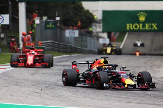 Daniel Ricciardo (AUS) Red Bull Racing RB14.
02.09.2018. Formula 1 World Championship, Rd 14, Italian Grand Prix, Monza, Italy, Race Day.
- www.xpbimages.com, EMail: requests@xpbimages.com - copy of publication required for printed pictures. Every used picture is fee-liable. © Copyright: Charniaux / XPB Images