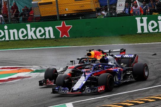 Daniel Ricciardo (AUS) Red Bull Racing RB14 and Pierre Gasly (FRA) Scuderia Toro Rosso STR13 battle for position.
02.09.2018. Formula 1 World Championship, Rd 14, Italian Grand Prix, Monza, Italy, Race Day.
- www.xpbimages.com, EMail: requests@xpbimages.com - copy of publication required for printed pictures. Every used picture is fee-liable. © Copyright: Batchelor / XPB Images