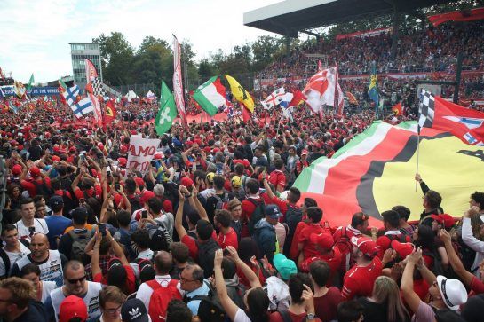 fans track invation during the podium.
02.09.2018. Formula 1 World Championship, Rd 14, Italian Grand Prix, Monza, Italy, Race Day.
- www.xpbimages.com, EMail: requests@xpbimages.com - copy of publication required for printed pictures. Every used picture is fee-liable. © Copyright: Batchelor / XPB Images