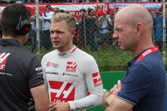 Kevin Magnussen (DEN) Haas VF-18 and his father Jan.
02.09.2018. Formula 1 World Championship, Rd 14, Italian Grand Prix, Monza, Italy, Race Day.
- www.xpbimages.com, EMail: requests@xpbimages.com - copy of publication required for printed pictures. Every used picture is fee-liable. © Copyright: Batchelor / XPB Images