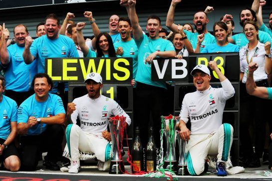 Race winner Lewis Hamilton (GBR) Mercedes AMG F1 celebrates with third placed Valtteri Bottas (FIN) Mercedes AMG F1 and the team.
02.09.2018. Formula 1 World Championship, Rd 14, Italian Grand Prix, Monza, Italy, Race Day.
- www.xpbimages.com, EMail: requests@xpbimages.com - copy of publication required for printed pictures. Every used picture is fee-liable. © Copyright: Moy / XPB Images