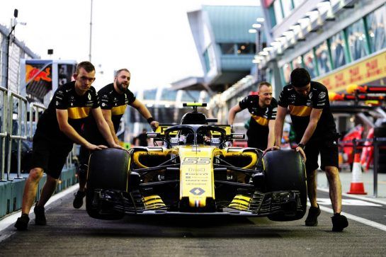 Renault Sport F1 Team RS18 of Carlos Sainz Jr (ESP) pushed along the pit lane.
13.09.2018. Formula 1 World Championship, Rd 15, Singapore Grand Prix, Marina Bay Street Circuit, Singapore, Preparation Day.
- www.xpbimages.com, EMail: requests@xpbimages.com - copy of publication required for printed pictures. Every used picture is fee-liable. © Copyright: Moy / XPB Images
