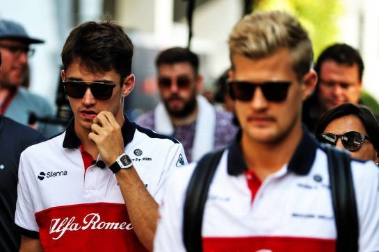Charles Leclerc (MON) Sauber F1 Team and team mate Marcus Ericsson (SWE) Sauber F1 Team.
13.09.2018. Formula 1 World Championship, Rd 15, Singapore Grand Prix, Marina Bay Street Circuit, Singapore, Preparation Day.
- www.xpbimages.com, EMail: requests@xpbimages.com - copy of publication required for printed pictures. Every used picture is fee-liable. © Copyright: Batchelor / XPB Images