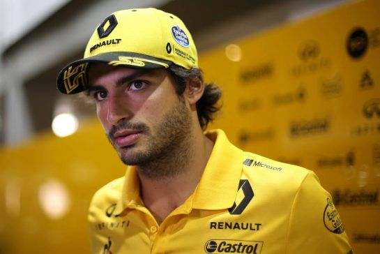 Carlos Sainz Jr (ESP) Renault F1 Team 
13.09.2018. Formula 1 World Championship, Rd 15, Singapore Grand Prix, Marina Bay Street Circuit, Singapore, Preparation Day.
- www.xpbimages.com, EMail: requests@xpbimages.com - copy of publication required for printed pictures. Every used picture is fee-liable. © Copyright: Charniaux / XPB Images