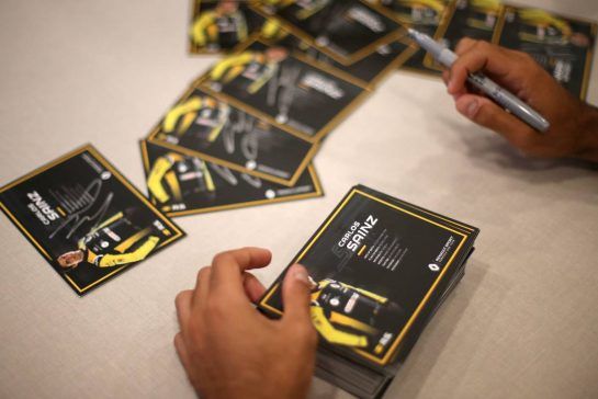 Carlos Sainz Jr (ESP) Renault F1 Team 
13.09.2018. Formula 1 World Championship, Rd 15, Singapore Grand Prix, Marina Bay Street Circuit, Singapore, Preparation Day.
- www.xpbimages.com, EMail: requests@xpbimages.com - copy of publication required for printed pictures. Every used picture is fee-liable. © Copyright: Charniaux / XPB Images