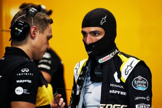 Carlos Sainz Jr (ESP) Renault Sport F1 Team.
14.09.2018. Formula 1 World Championship, Rd 15, Singapore Grand Prix, Marina Bay Street Circuit, Singapore, Practice Day.
- www.xpbimages.com, EMail: requests@xpbimages.com - copy of publication required for printed pictures. Every used picture is fee-liable. © Copyright: Batchelor / XPB Images