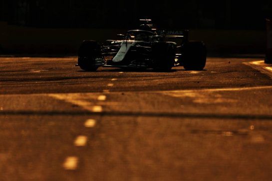 Lewis Hamilton (GBR) Mercedes AMG F1 W09.
14.09.2018. Formula 1 World Championship, Rd 15, Singapore Grand Prix, Marina Bay Street Circuit, Singapore, Practice Day.
- www.xpbimages.com, EMail: requests@xpbimages.com - copy of publication required for printed pictures. Every used picture is fee-liable. © Copyright: Moy / XPB Images