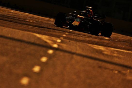 Max Verstappen (NLD) Red Bull Racing RB14.
14.09.2018. Formula 1 World Championship, Rd 15, Singapore Grand Prix, Marina Bay Street Circuit, Singapore, Practice Day.
- www.xpbimages.com, EMail: requests@xpbimages.com - copy of publication required for printed pictures. Every used picture is fee-liable. © Copyright: Moy / XPB Images