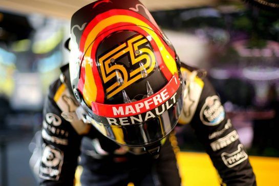 Carlos Sainz Jr (ESP) Renault F1 Team 
14.09.2018. Formula 1 World Championship, Rd 15, Singapore Grand Prix, Marina Bay Street Circuit, Singapore, Practice Day.
- www.xpbimages.com, EMail: requests@xpbimages.com - copy of publication required for printed pictures. Every used picture is fee-liable. © Copyright: Charniaux / XPB Images