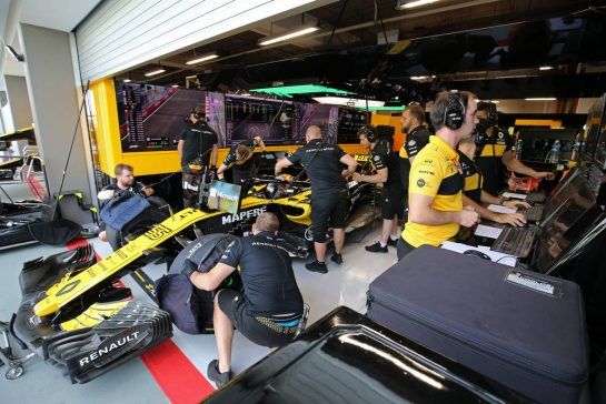 Carlos Sainz Jr (ESP) Renault F1 Team 
14.09.2018. Formula 1 World Championship, Rd 15, Singapore Grand Prix, Marina Bay Street Circuit, Singapore, Practice Day.
- www.xpbimages.com, EMail: requests@xpbimages.com - copy of publication required for printed pictures. Every used picture is fee-liable. © Copyright: Charniaux / XPB Images