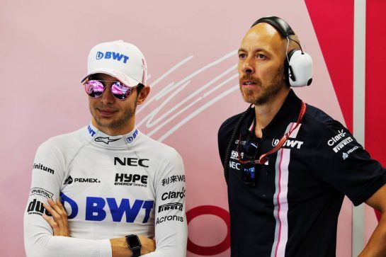(L to R): Esteban Ocon (FRA) Racing Point Force India F1 Team with Dan Williams (GBR) Racing Point Force India F1 Personal Trainer.
14.09.2018. Formula 1 World Championship, Rd 15, Singapore Grand Prix, Marina Bay Street Circuit, Singapore, Practice Day.
- www.xpbimages.com, EMail: requests@xpbimages.com - copy of publication required for printed pictures. Every used picture is fee-liable. © Copyright: Moy / XPB Images