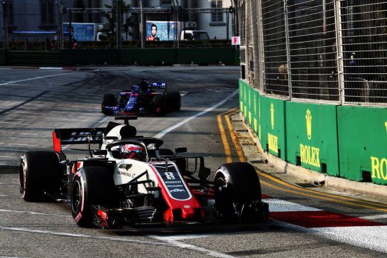 Romain Grosjean (FRA) Haas F1 Team VF-18.
14.09.2018. Formula 1 World Championship, Rd 15, Singapore Grand Prix, Marina Bay Street Circuit, Singapore, Practice Day.
- www.xpbimages.com, EMail: requests@xpbimages.com - copy of publication required for printed pictures. Every used picture is fee-liable. © Copyright: Photo4 / XPB Images