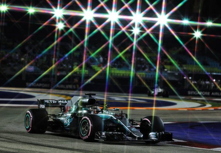 Lewis Hamilton (GBR) Mercedes AMG F1 W09.