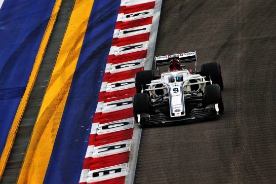 Marcus Ericsson (SWE) Sauber C37.
15.09.2018. Formula 1 World Championship, Rd 15, Singapore Grand Prix, Marina Bay Street Circuit, Singapore, Qualifying Day.
- www.xpbimages.com, EMail: requests@xpbimages.com - copy of publication required for printed pictures. Every used picture is fee-liable. © Copyright: Moy / XPB Images