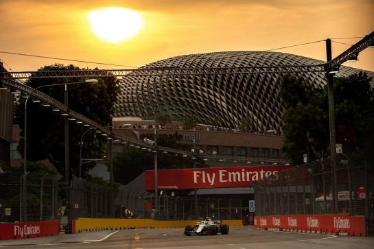 Sergey Sirotkin (RUS) Williams FW41.
15.09.2018. Formula 1 World Championship, Rd 15, Singapore Grand Prix, Marina Bay Street Circuit, Singapore, Qualifying Day.
- www.xpbimages.com, EMail: requests@xpbimages.com - copy of publication required for printed pictures. Every used picture is fee-liable. © Copyright: Bearne / XPB Images