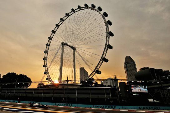 Kevin Magnussen (DEN) Haas VF-18.
15.09.2018. Formula 1 World Championship, Rd 15, Singapore Grand Prix, Marina Bay Street Circuit, Singapore, Qualifying Day.
- www.xpbimages.com, EMail: requests@xpbimages.com - copy of publication required for printed pictures. Every used picture is fee-liable. © Copyright: Moy / XPB Images