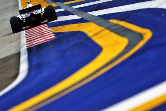 Sergey Sirotkin (RUS) Williams FW41.
15.09.2018. Formula 1 World Championship, Rd 15, Singapore Grand Prix, Marina Bay Street Circuit, Singapore, Qualifying Day.
- www.xpbimages.com, EMail: requests@xpbimages.com - copy of publication required for printed pictures. Every used picture is fee-liable. © Copyright: Moy / XPB Images