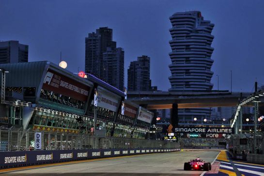 Esteban Ocon (FRA) Racing Point Force India F1 VJM11.
15.09.2018. Formula 1 World Championship, Rd 15, Singapore Grand Prix, Marina Bay Street Circuit, Singapore, Qualifying Day.
- www.xpbimages.com, EMail: requests@xpbimages.com - copy of publication required for printed pictures. Every used picture is fee-liable. © Copyright: Moy / XPB Images