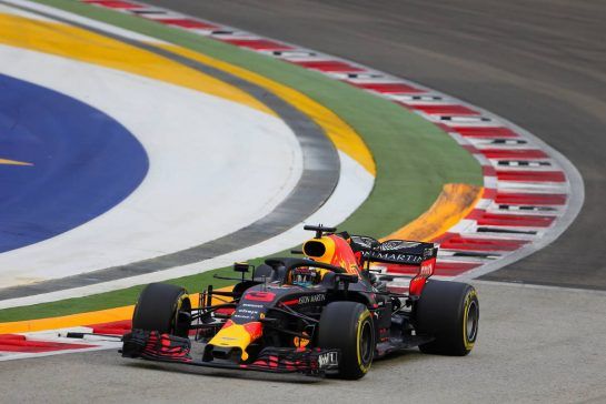Daniel Ricciardo (AUS) Red Bull Racing 
15.09.2018. Formula 1 World Championship, Rd 15, Singapore Grand Prix, Marina Bay Street Circuit, Singapore, Qualifying Day.
- www.xpbimages.com, EMail: requests@xpbimages.com - copy of publication required for printed pictures. Every used picture is fee-liable. © Copyright: Charniaux / XPB Images